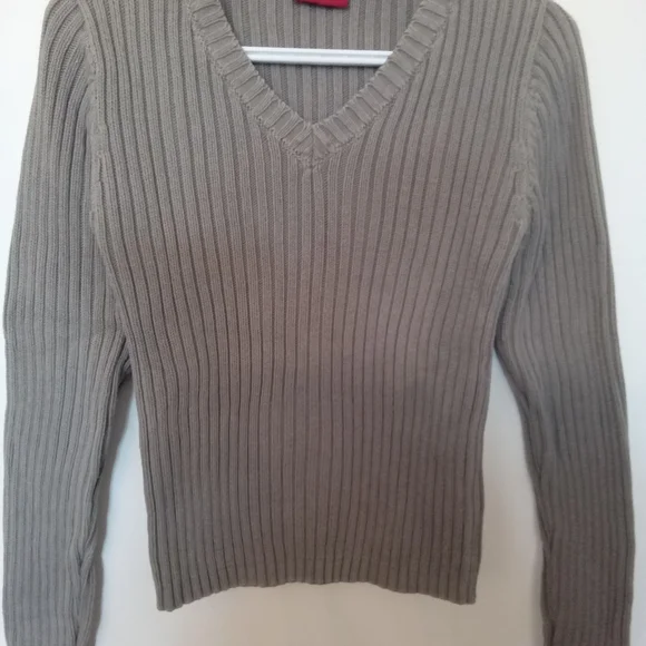 LOGG Ribbed V Neck Cropped Sweater - Picture 10 of 11